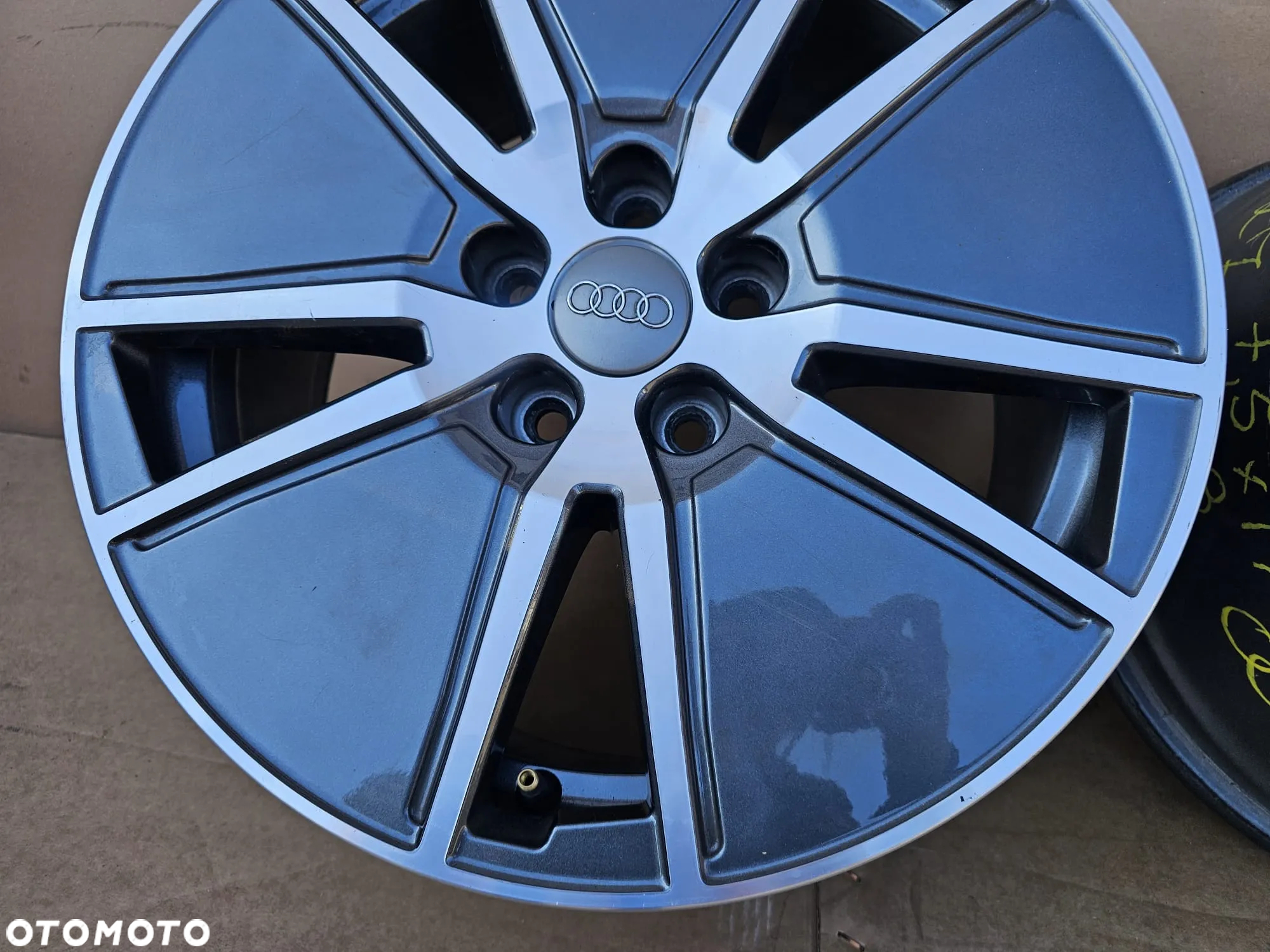 (F127) Audi OE S-Line A4 B9 A6 S6 C8 / 8W0601025G /  7,5Jx17 ET38 5x112 - 4