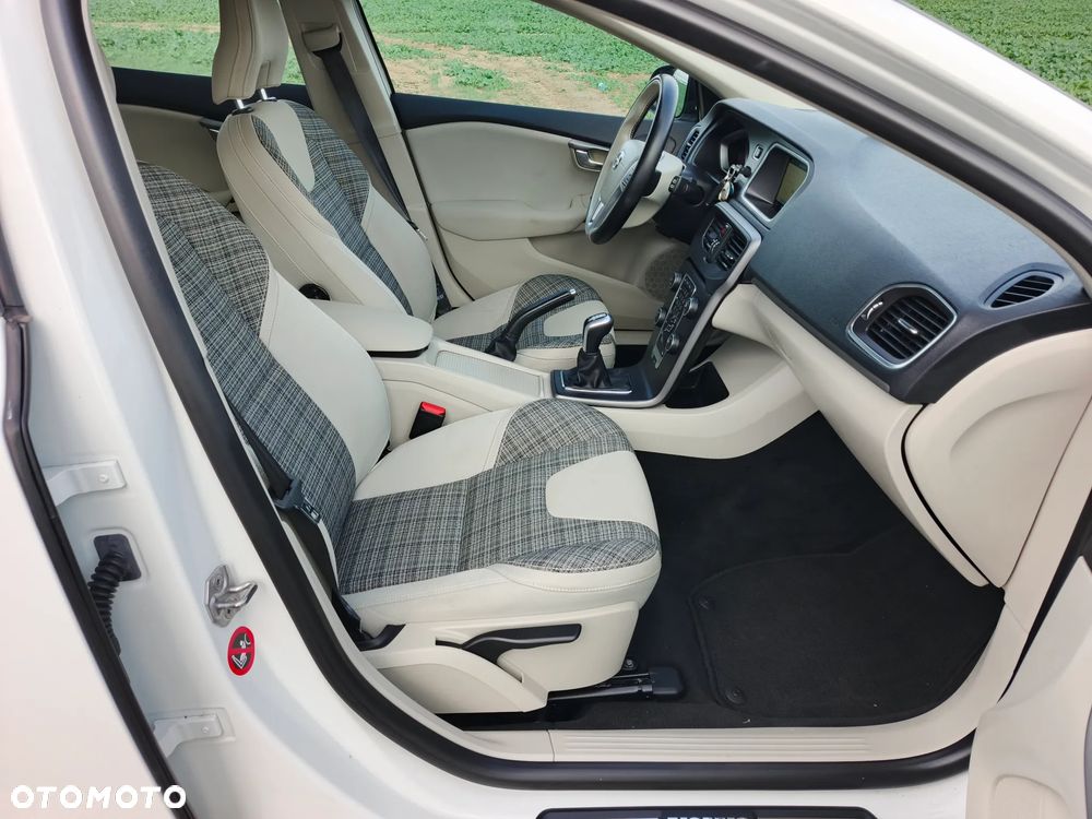 Volvo V40 - 16