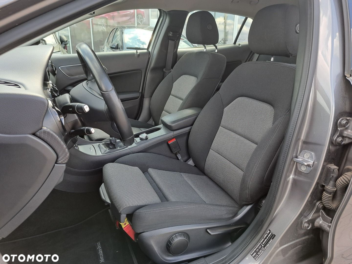 Mercedes-Benz GLA 180 d - 15