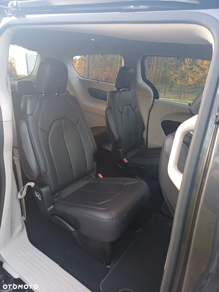 Chrysler Pacifica - 13
