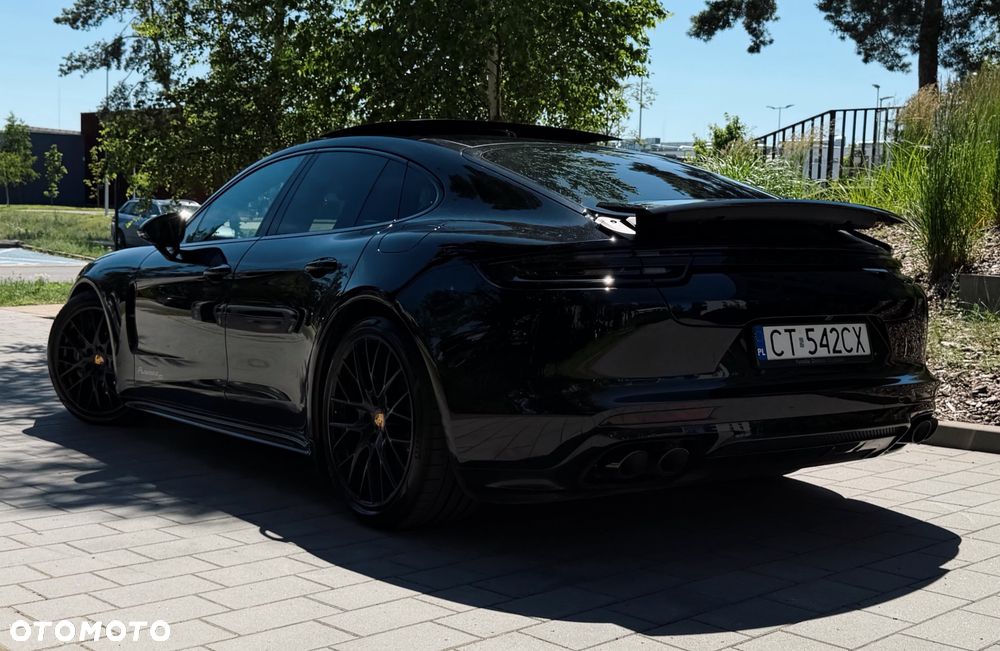 Porsche Panamera 4 E-Hybrid 10 Years Edition - 3