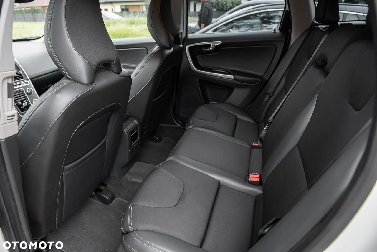 Volvo XC 60 D4 Geartronic Summum - 25