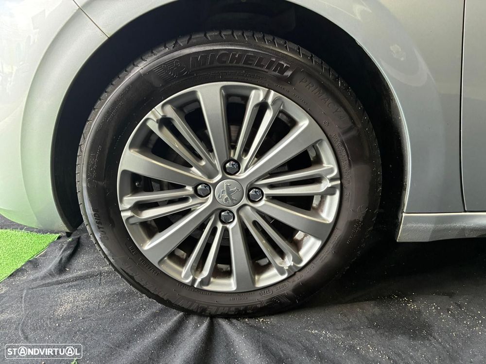 Peugeot 208 1.2 PureTech Style - 12
