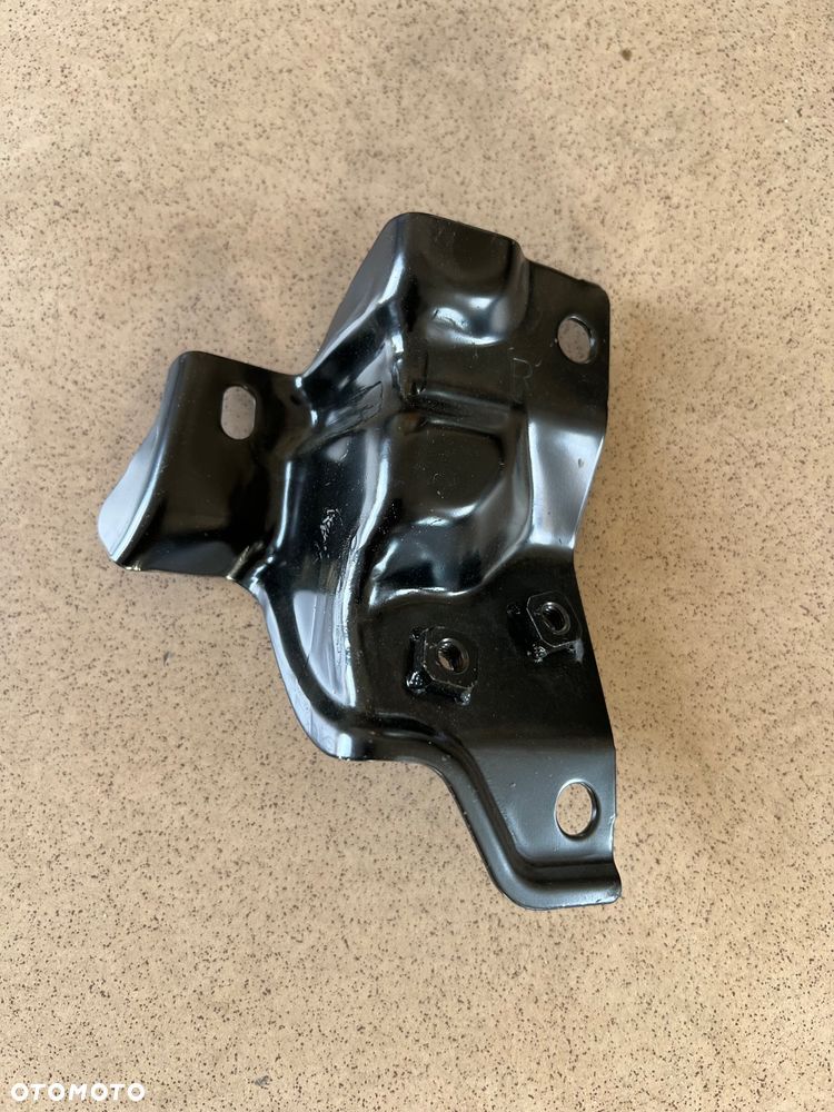 mocowanie błotnika prawego TOYOTA C-HR CHR 2016-2023r 53813-F4010 - 3