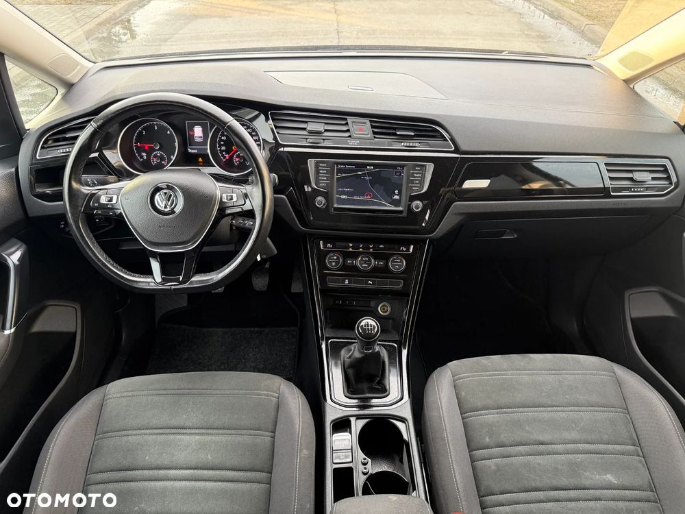 Volkswagen Touran - 13