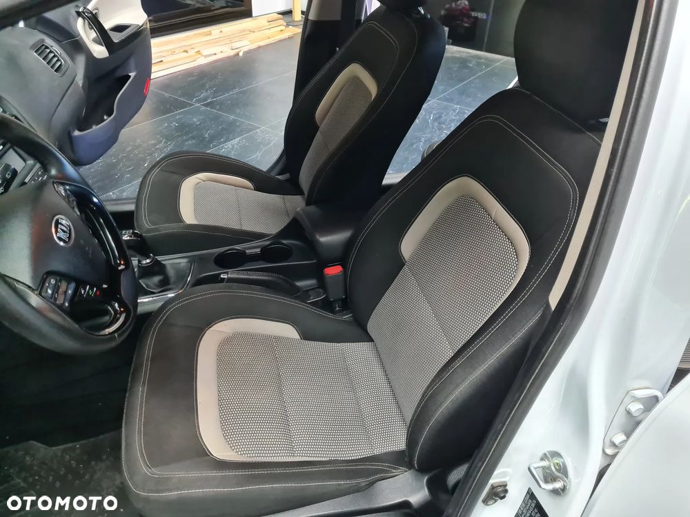 Kia Ceed 1.6 CRDi ISG Spirit - 17