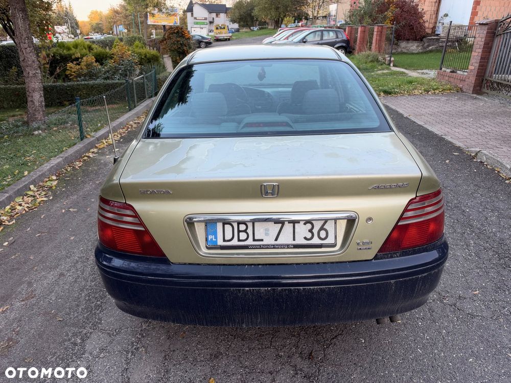 Honda Accord 1.8i LS - 12