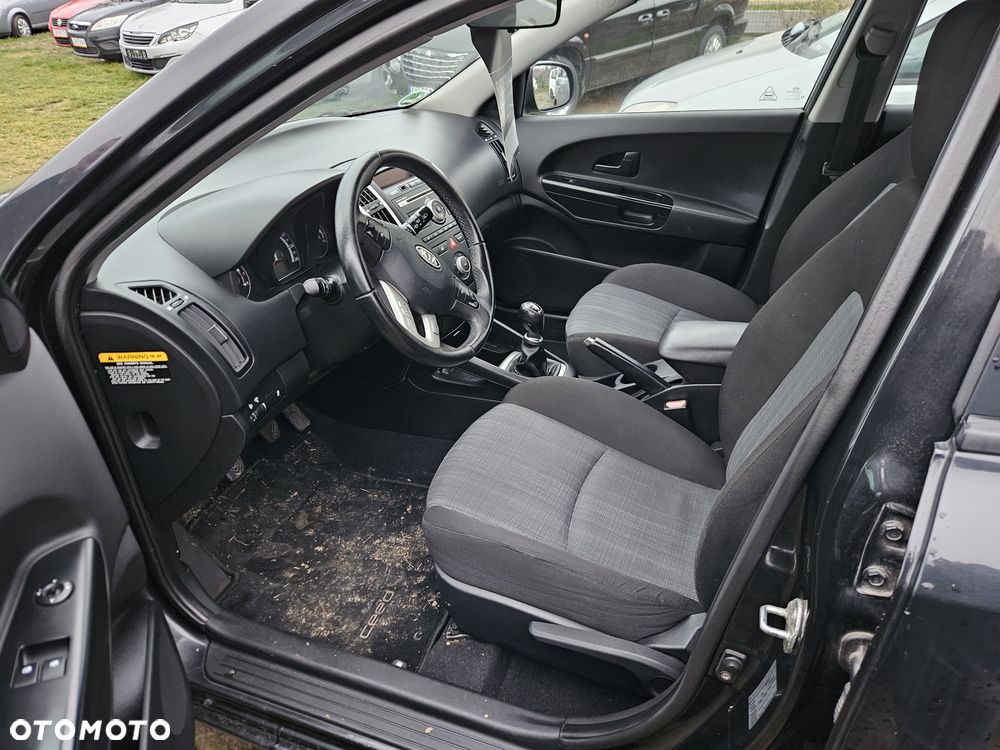 Kia Ceed 1.4 CVVT Dream-Team Edition - 6