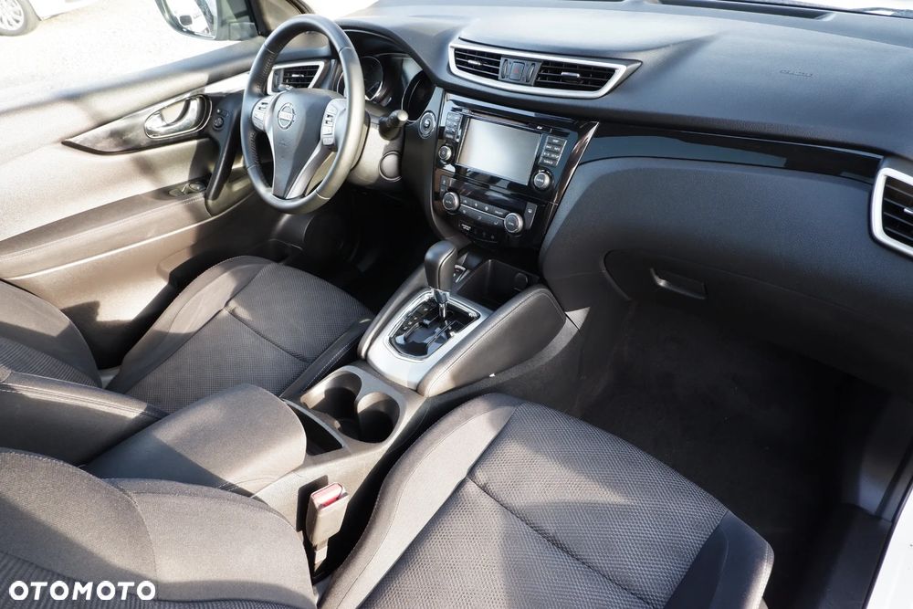 Nissan Qashqai 1.6 DCi Xtronic N-Connecta - 4