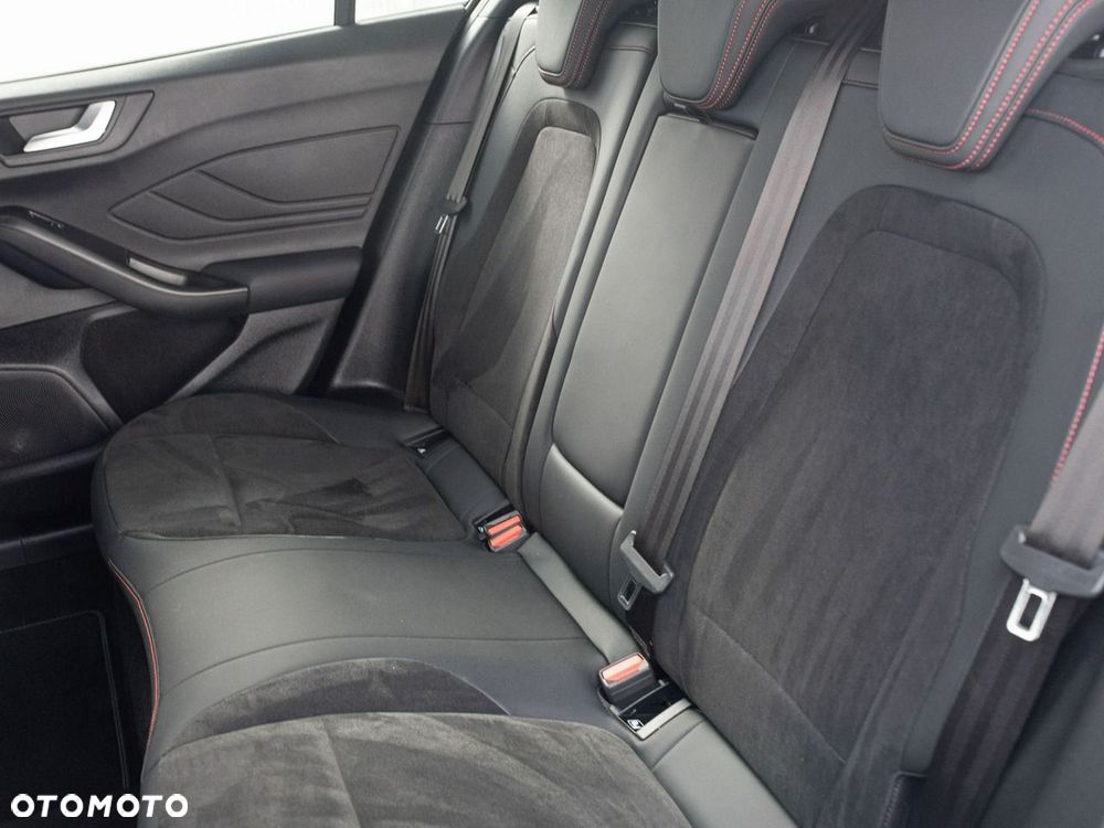 Ford Focus 2.3 EcoBoost S&S ST - 27