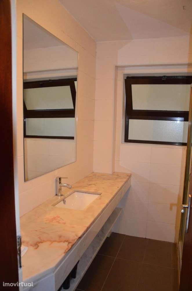 Quarto - localizado em Cidral Coimbra - Grande imagem: 2/25