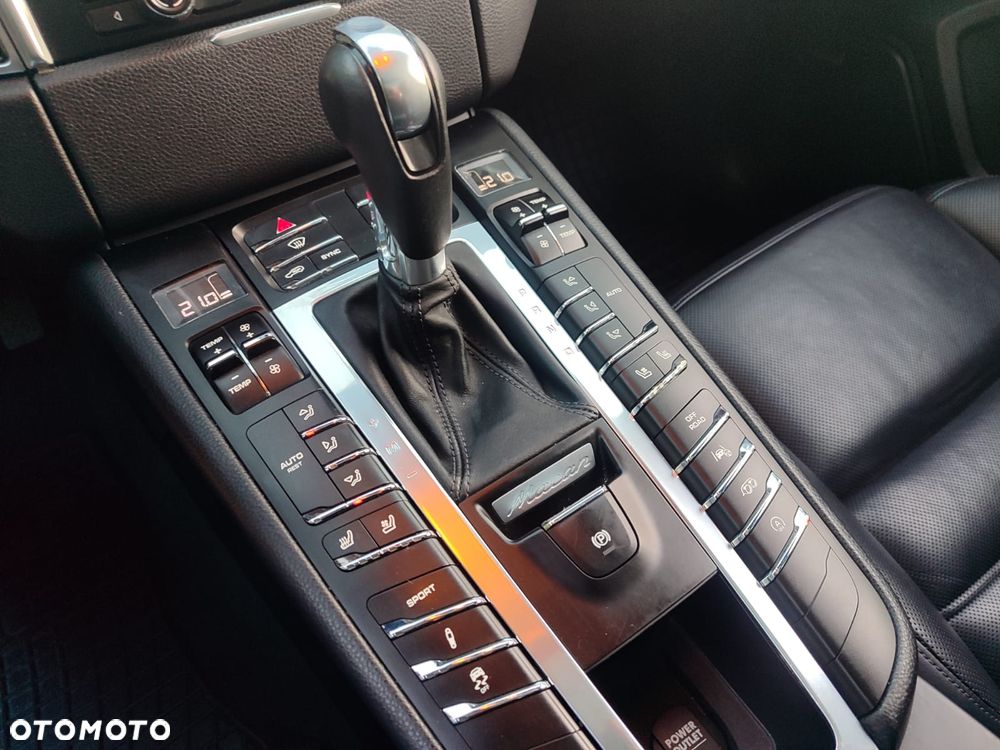 Porsche Macan Turbo PDK - 17