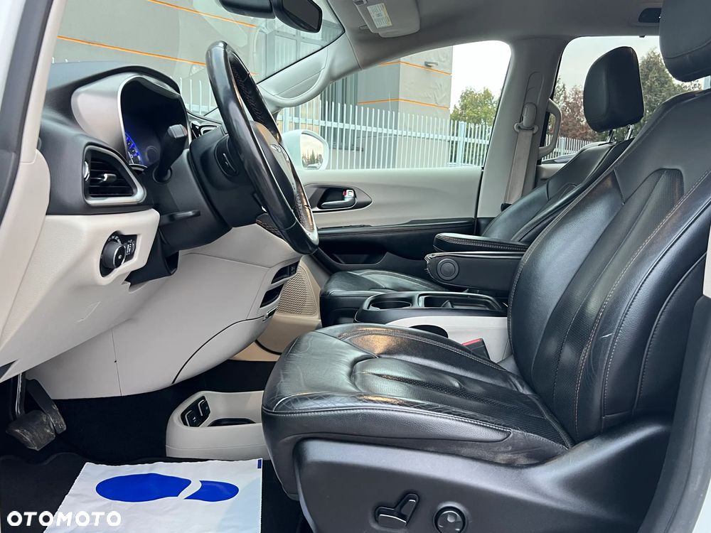 Chrysler Pacifica - 18