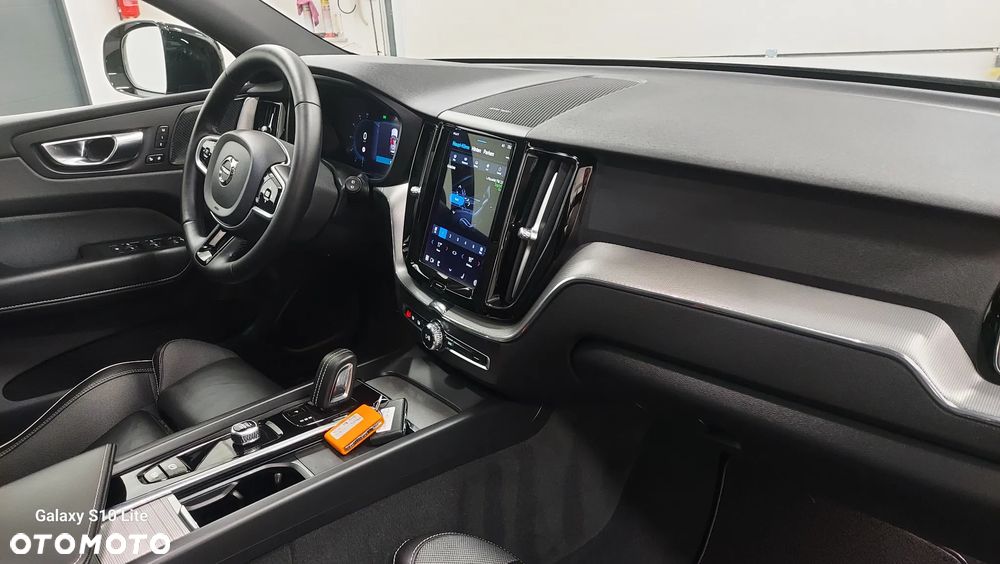 Volvo XC 60 B4 D AWD Ultimate Dark - 18