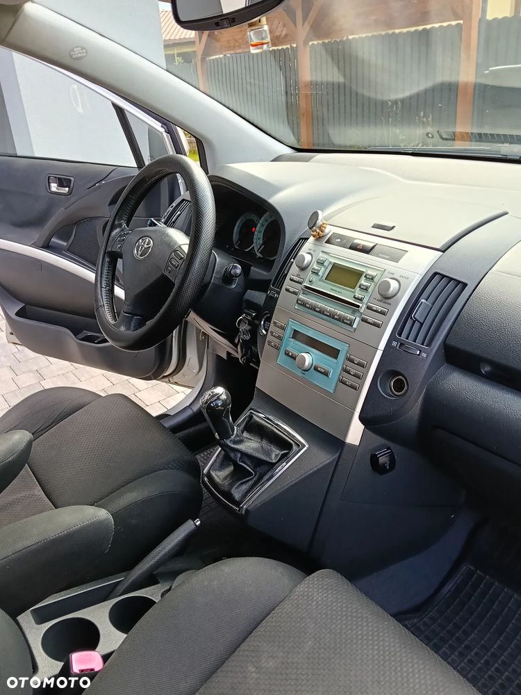 Toyota Corolla Verso - 12