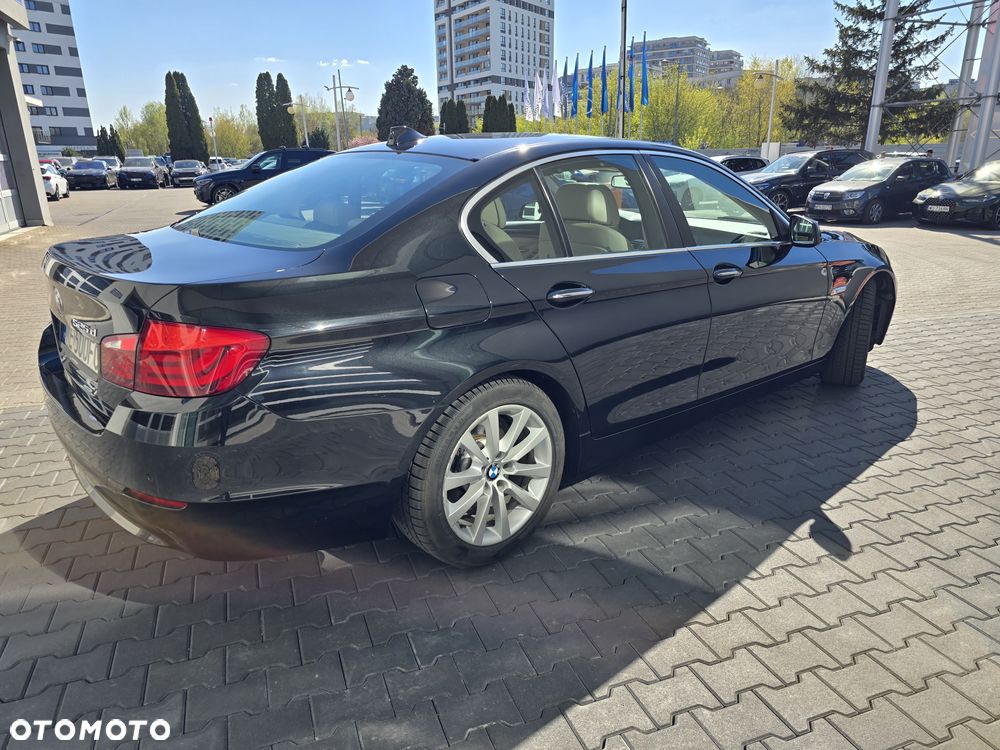 BMW Seria 5 525d xDrive - 6