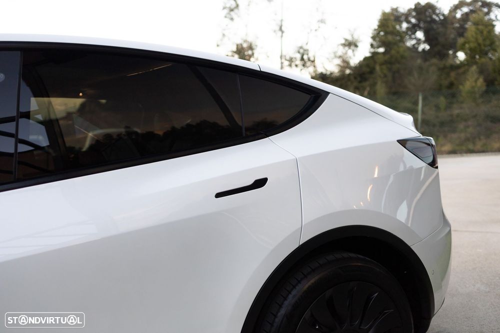 Tesla Model Y Long Range Dual Motor AWD - 15