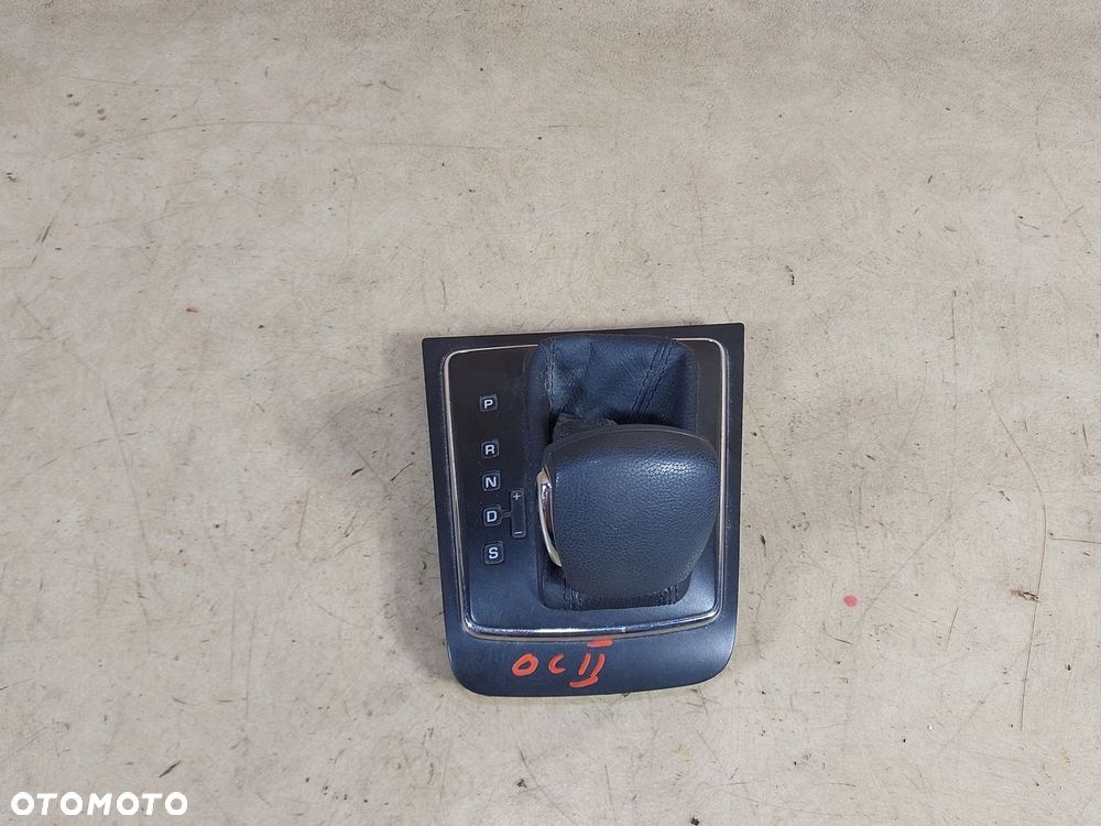 OCTAVIA II GAŁKA MIESZEK BIEGÓW AUTOMAT