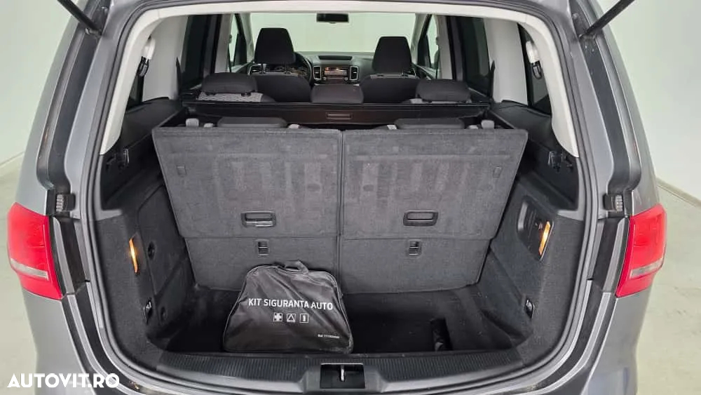 Volkswagen Sharan 2.0 TDI DPF BlueMotion Technology Trendline - 12