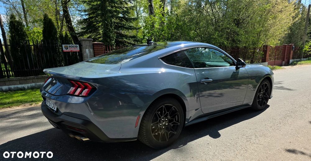 Ford Mustang - 4