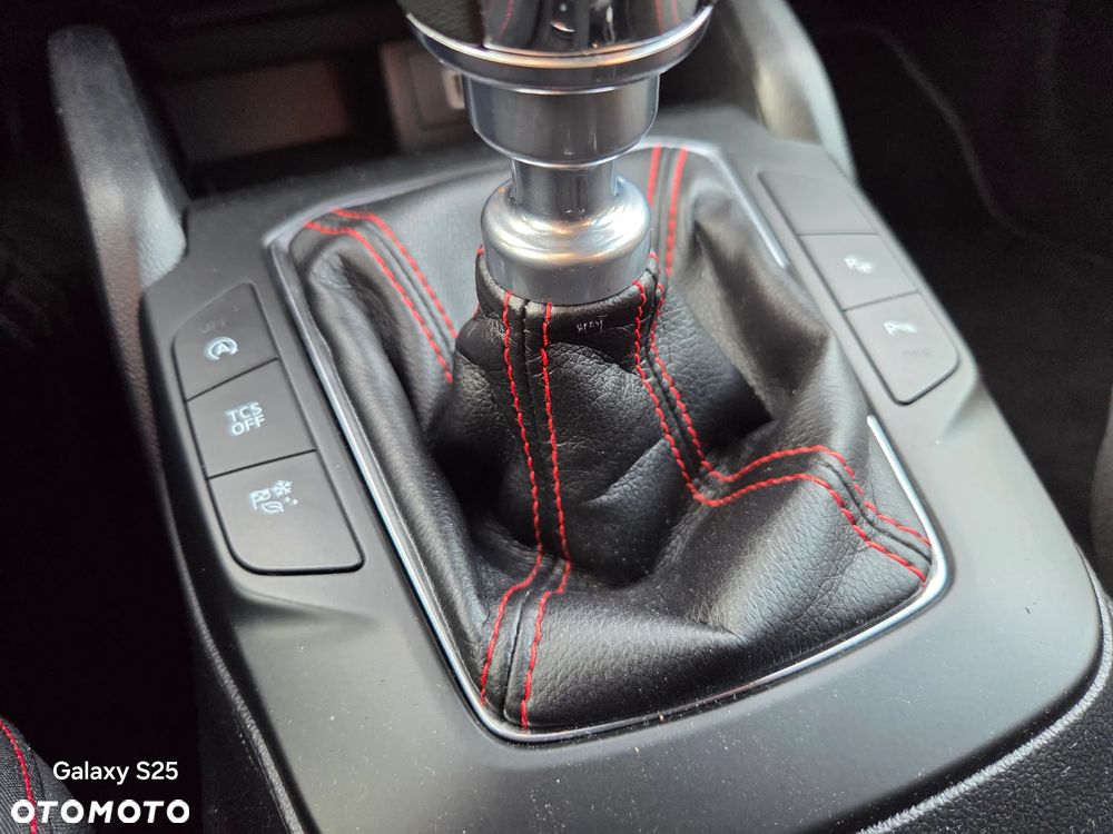 Ford Focus 1.0 EcoBoost Hybrid ST-LINE - 18