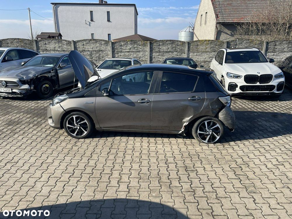 Toyota Yaris Hybrid 100 Selection Pure - 2