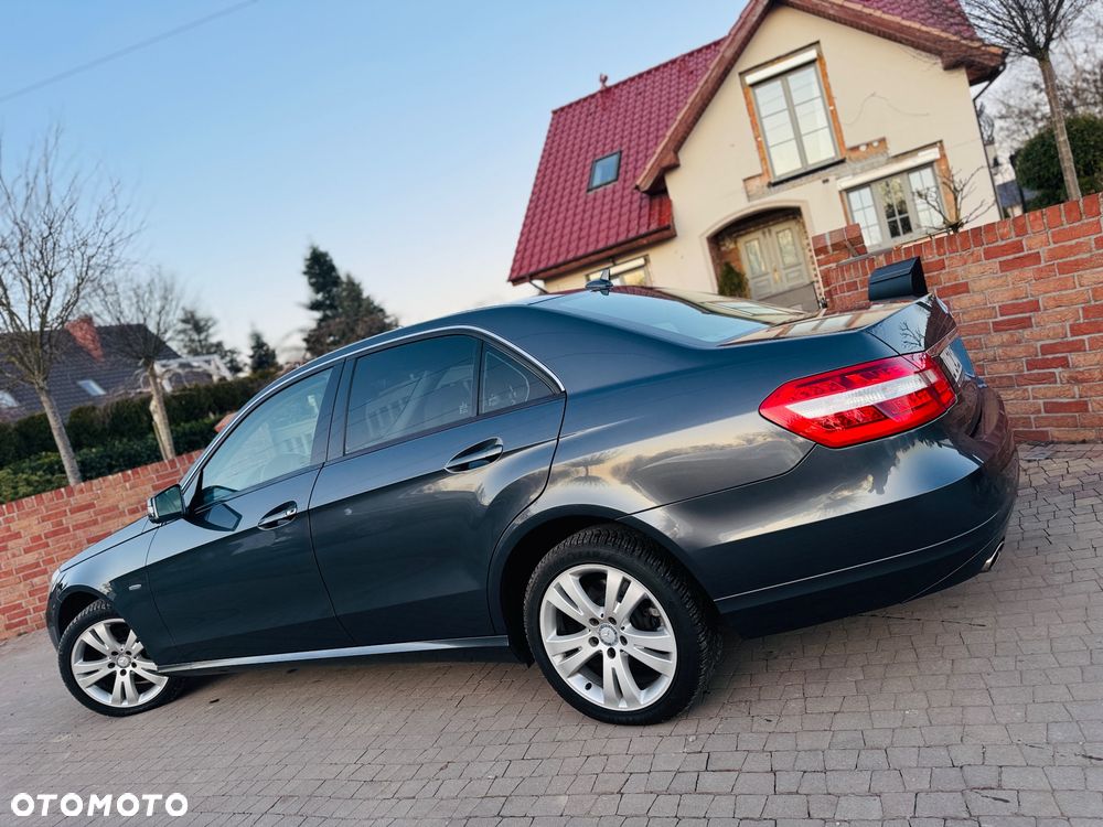 Mercedes-Benz Klasa E 200 BlueEFFICIENCY 7G-TRONIC Elegance - 4