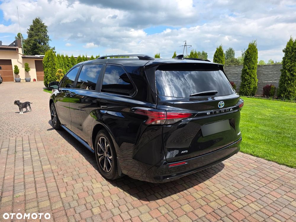 Toyota Sienna - 3
