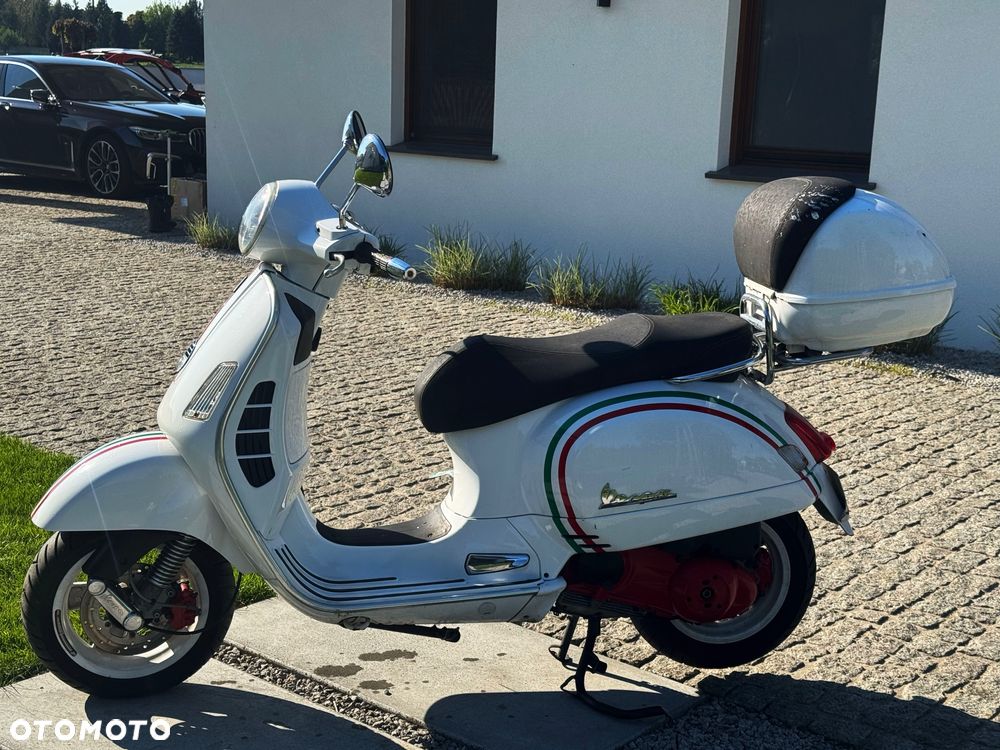 Vespa GTS - 18
