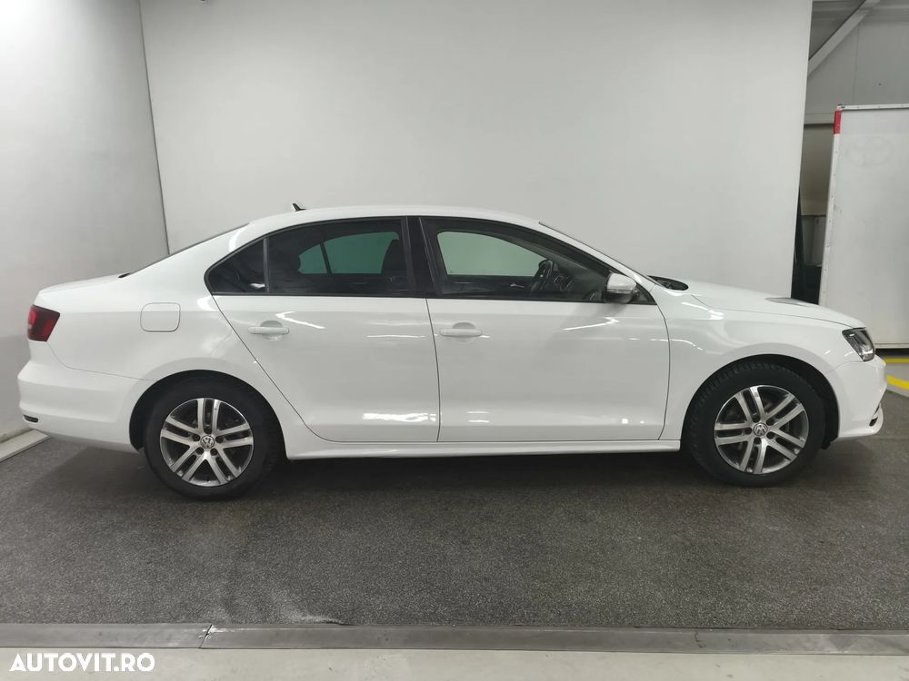 Volkswagen Jetta 2.0 TDI Highline - 7