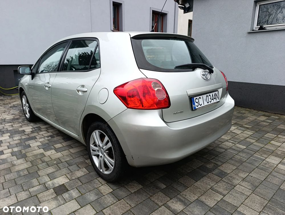 Toyota Auris 1.4 VVT-i - 2