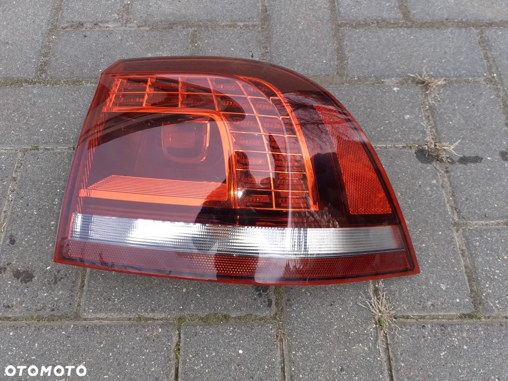 VW Touareg II Lampa Tylna Prawa - 1