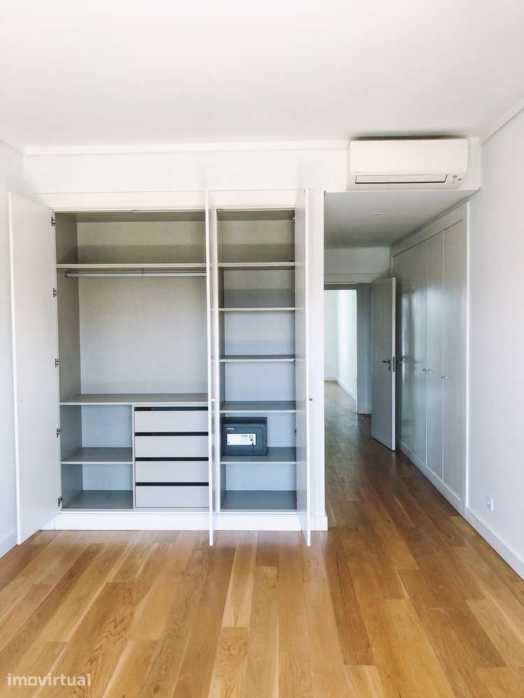 T3 em Campolide com 3 casas de banho e garagem - Grande imagem: 3/14