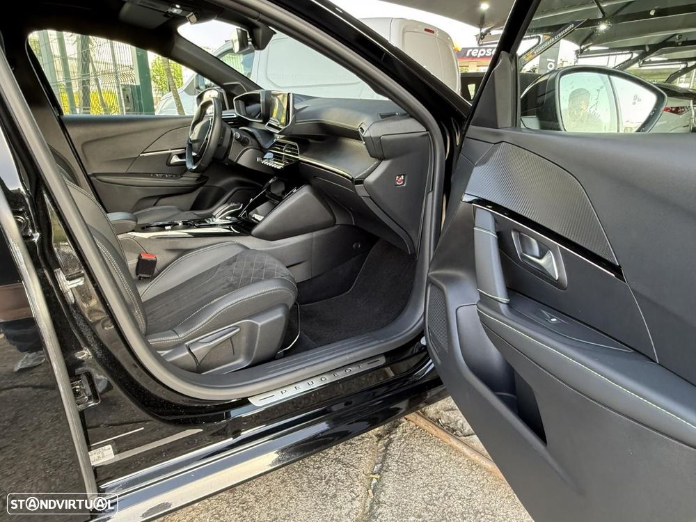 Peugeot e-208 GT - 44