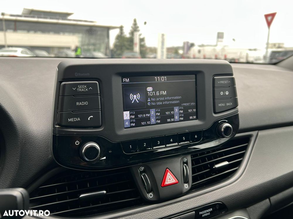 Hyundai i30 1.4 100CP 5DR M/T Comfort - 17