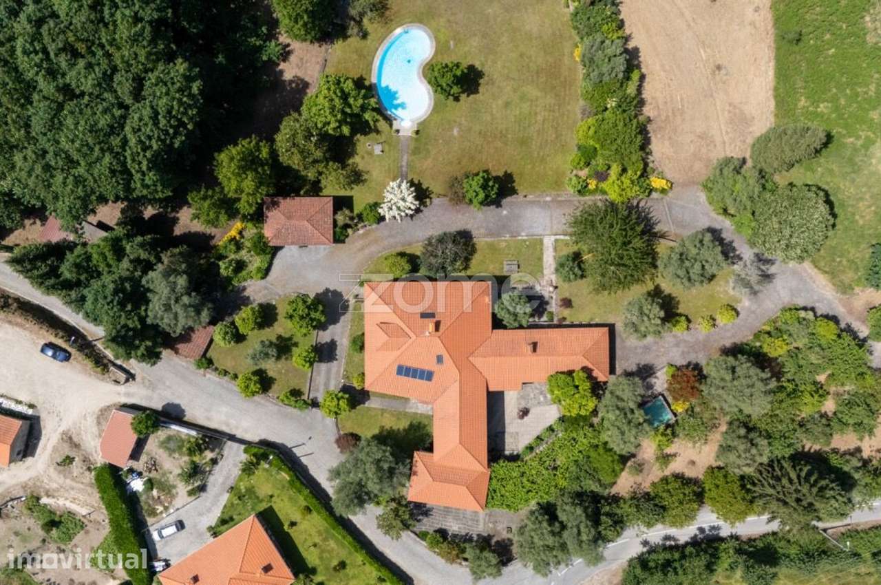 Moradia única com 3 hectares, piscina e mata privada em Arões, Fafe - Grande imagem: 2/60