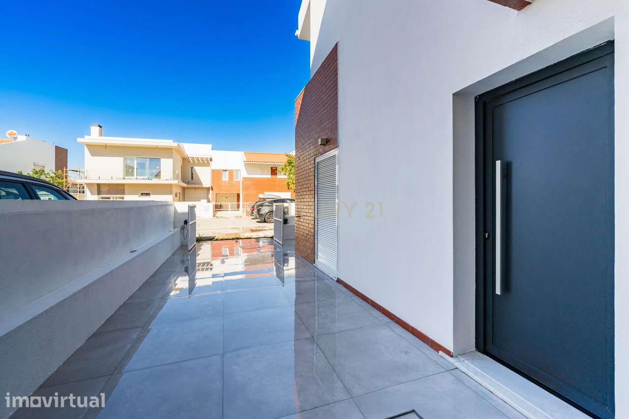 MORADIA T4 COM PISCINA E JARDIM | QUINTA DO ANJO, PALMELA - Grande imagem: 2/51