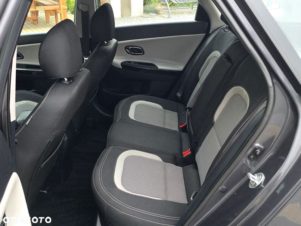 Kia Ceed 1.6 GDI Vision - 22