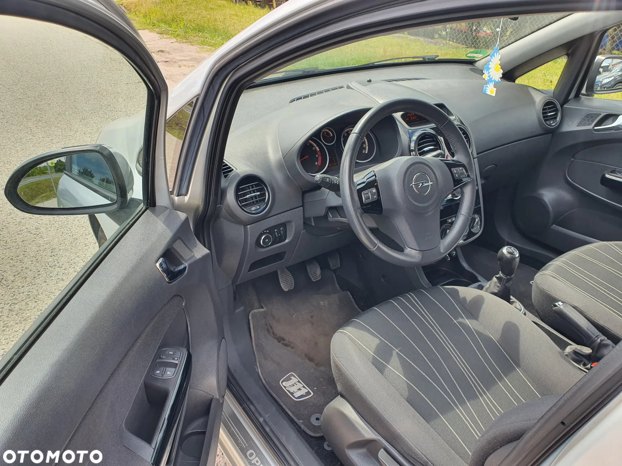 Opel Corsa 1.2 16V Enjoy - 9