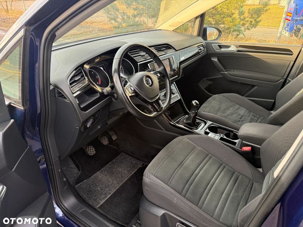 Volkswagen Touran - 14