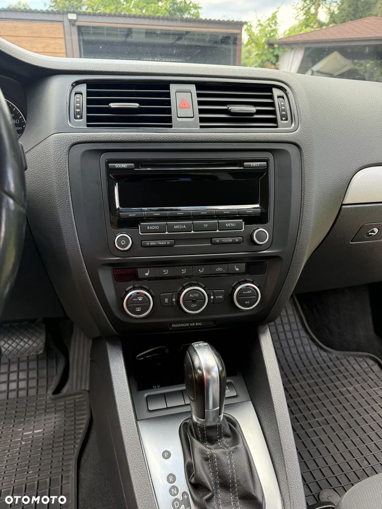 Volkswagen Jetta 1.6 TDI Highline DSG - 6