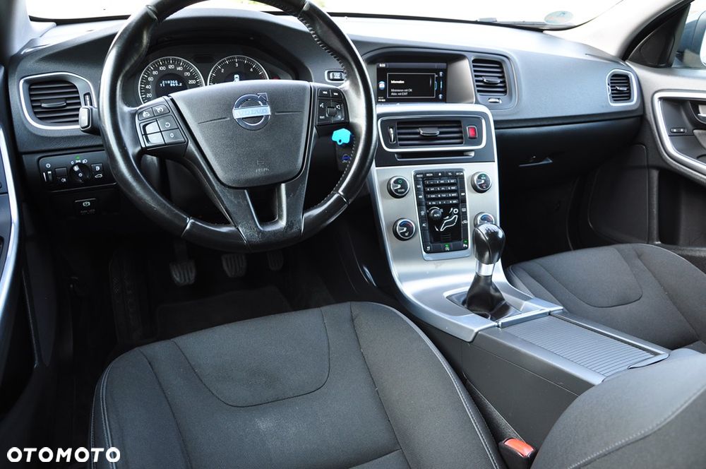 Volvo V60 D3 Momentum - 35