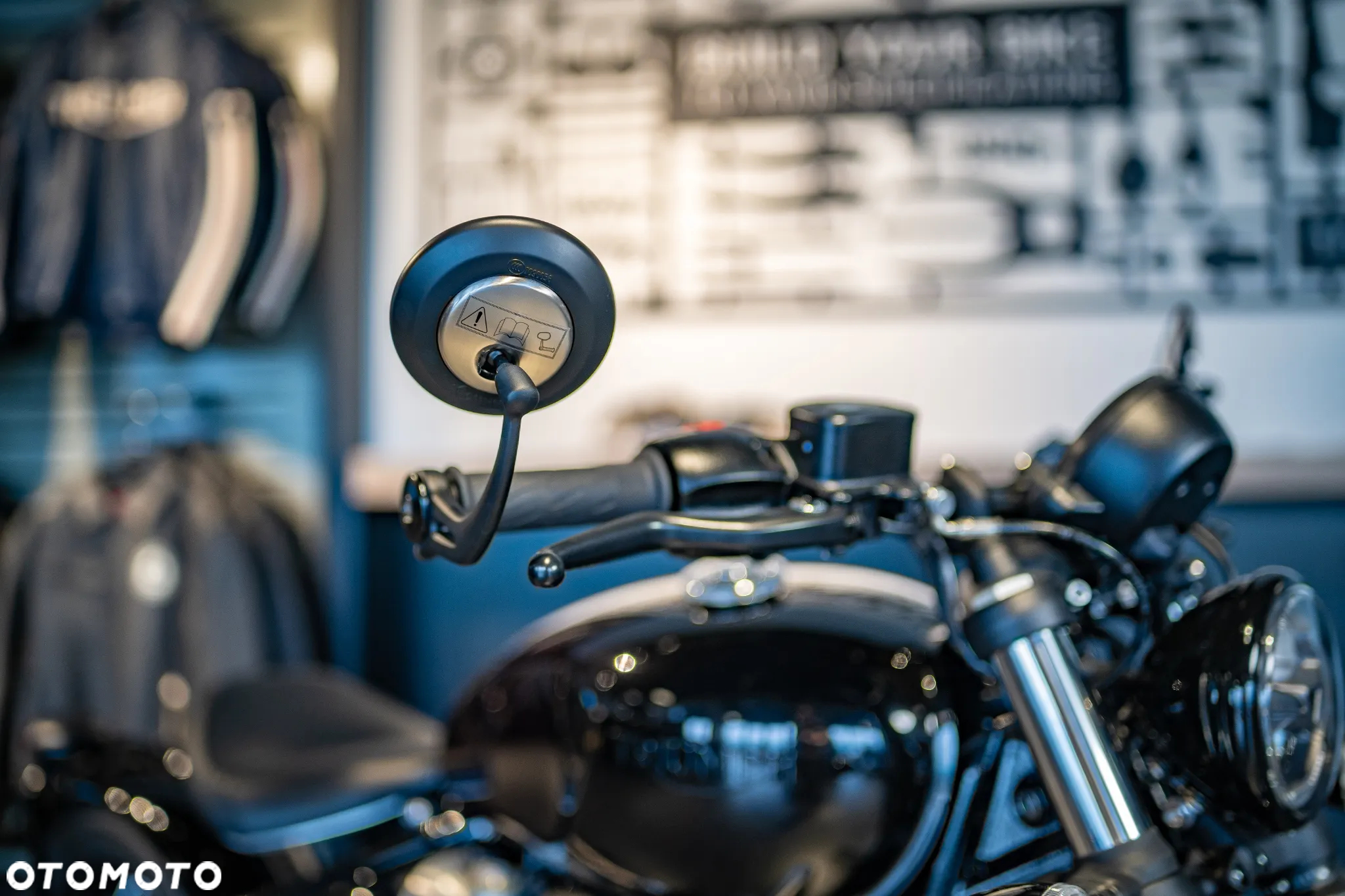 Triumph Bonneville Bobber - 6