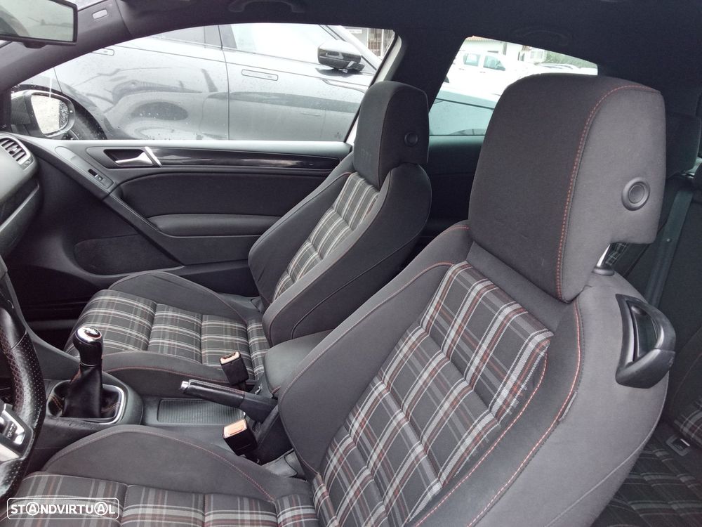 VW Golf 2.0 GTI - 30