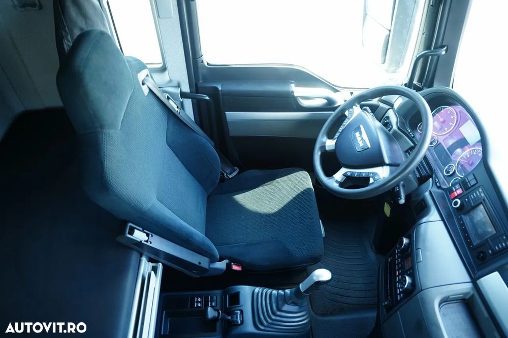 MAN TGX 18.440 / 6x2 / PLATFORMĂ - 6,3 M / HDS HIAB 422 E-6 HIDUO / CAPACITATE MAXIMĂ DE RIDICARE: 12.000 KG / EXTENSIE MAXIMĂ: 16,5 M / TELECOMANDĂ / - 28