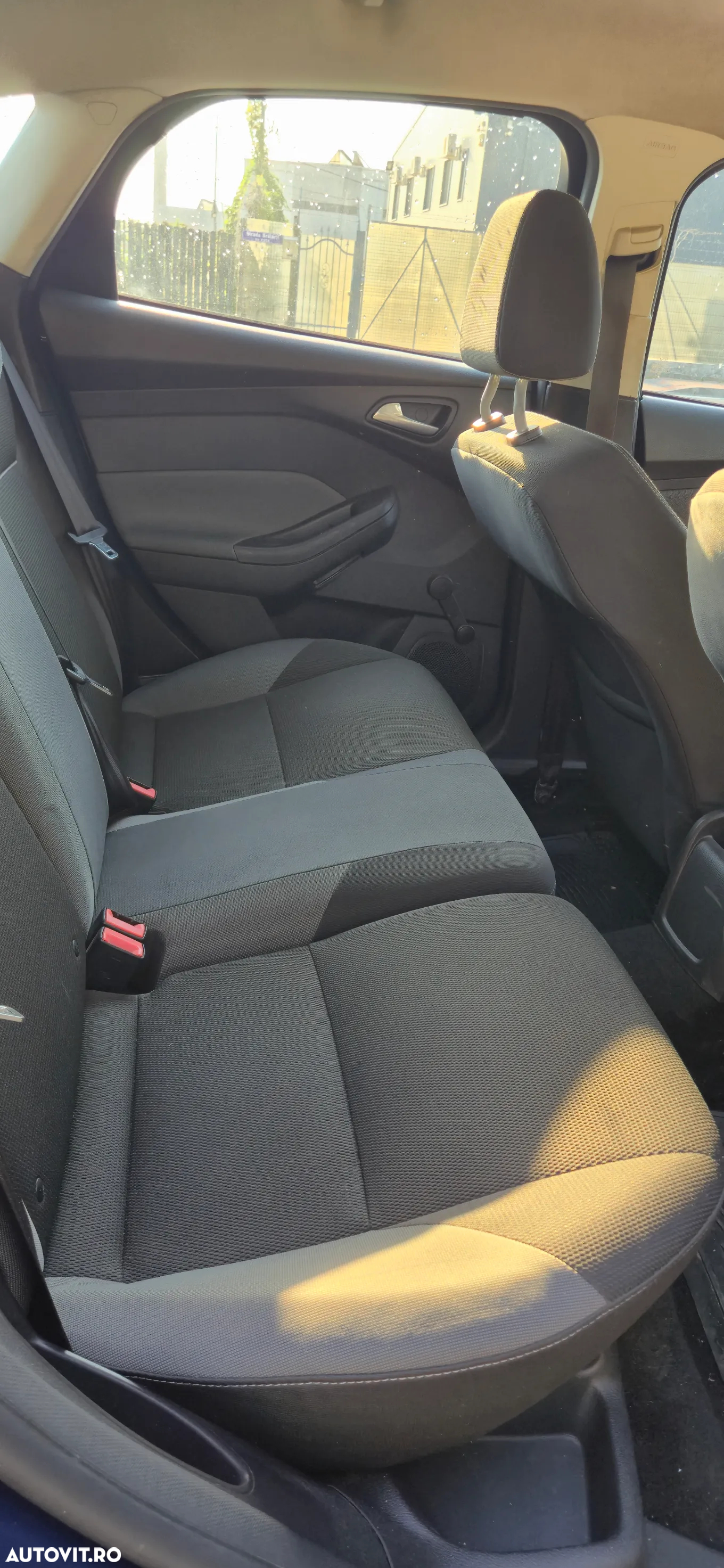 Ford Focus 1.6 TDCi DPF Start-Stopp-System Ambiente - 6