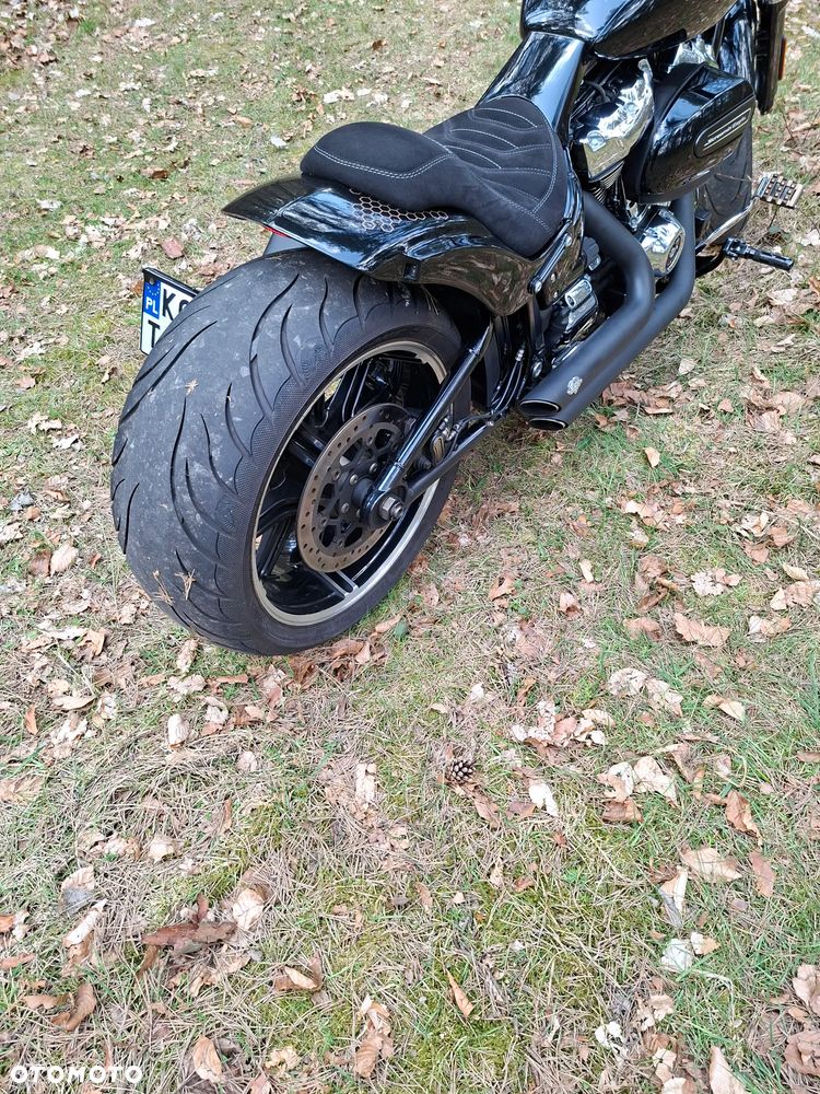 Harley-Davidson Softail Breakout - 4