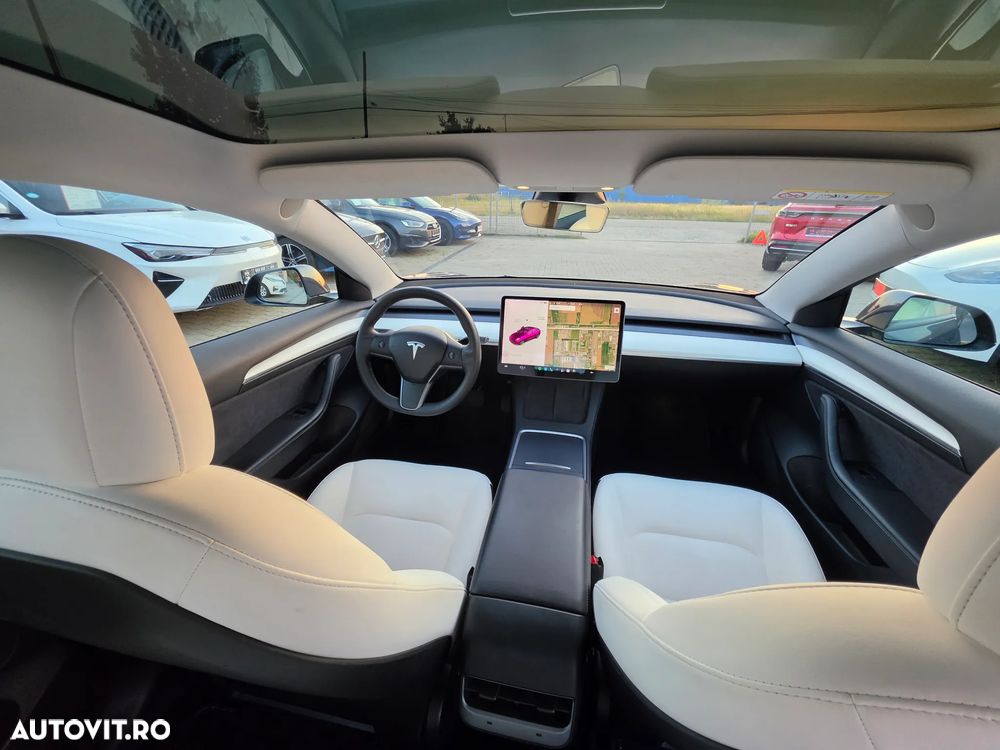 Tesla Model 3 - 9