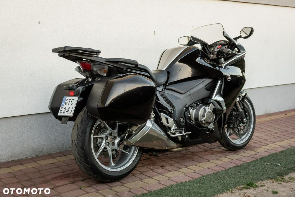 Honda VFR - 3
