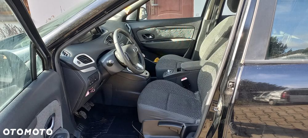 Renault Grand Scenic - 9